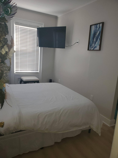 Bedroom 2, The Niantic Inn, New London