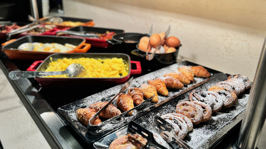 Food & Drinks 5, Aste Hotel, St Julian's