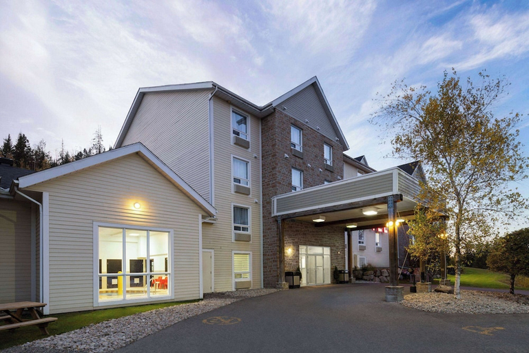 Exterior & Views