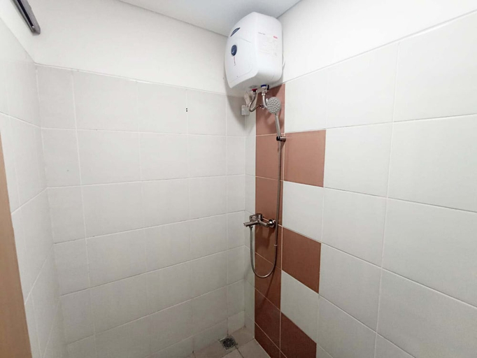Bathroom 2, Comfort And Cozy 2Br Cordova Edupartment Semarang Apartment, Semarang