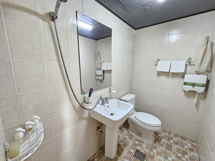 Bathroom 5, Bomulsum, Seogwipo