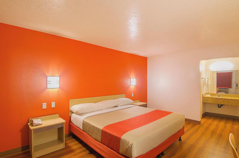 Bedroom 3, Motel 6 Jonesboro, GA, Clayton