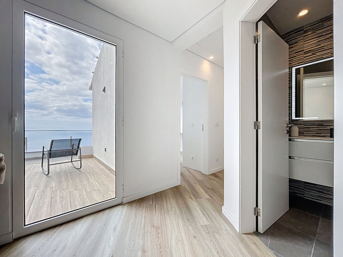 Room 2, Breeze House 1 by Atlantic Holiday, Santa Cruz