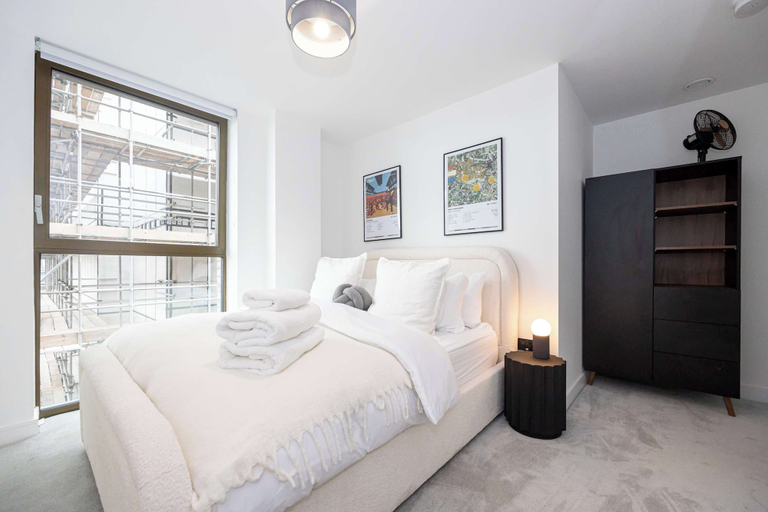 Room 4, Supernova Suite City Views, Manchester