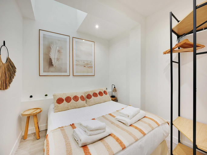 Bedroom 2, Charming apartment - 1BR/5P - Opéra Garnier, Paris