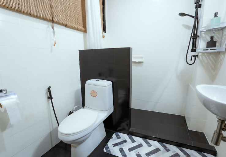 Bathroom 3, Ekkamai Buds & Beds - 420 Hostel, Wattana