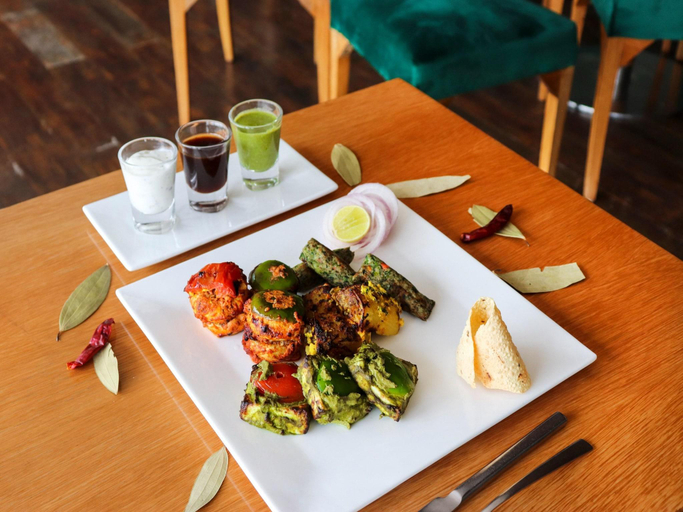Food & Drinks 3, Hotel in Jaipur near Hawa Mahal, Jaipur