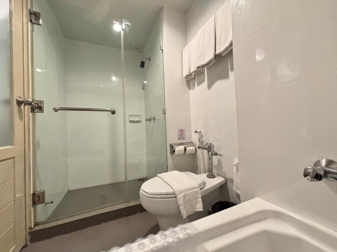 Bathroom 4, Sunshine Vista Hotel, Pattaya