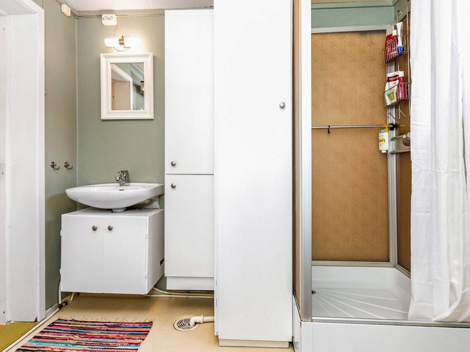 Bathroom 4, Holiday Home in Inndyr, Gildeskål