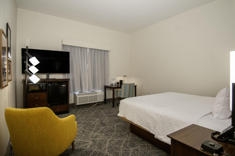 Bedroom 3, Hampton Inn West Monroe, Ouachita