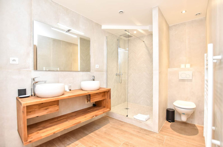 Bathroom 4, Cosy Appartment - 1BR 4P - Place des Vosges, Paris