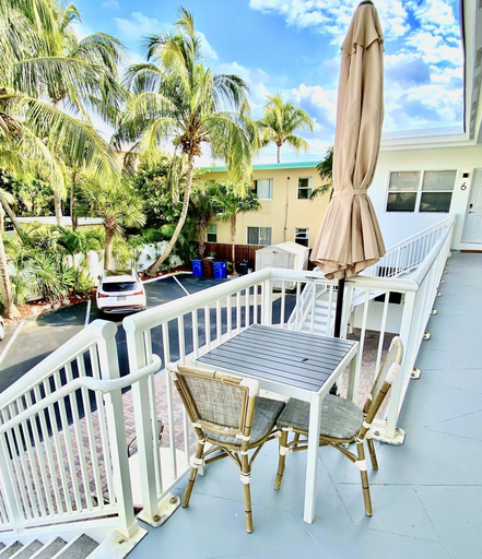 Room 2, Southwinds 10 for 2 Steps to Beach Boardwalk, Broward