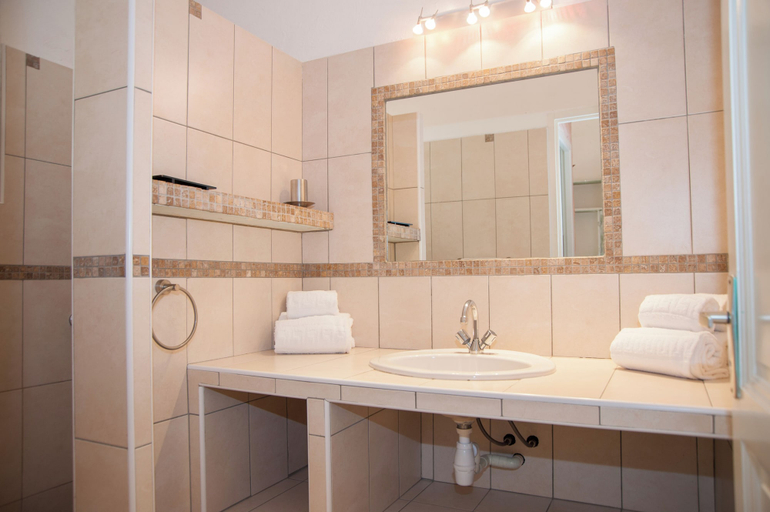 Bathroom 4, U Pirellu Résidence, Corse-du-Sud