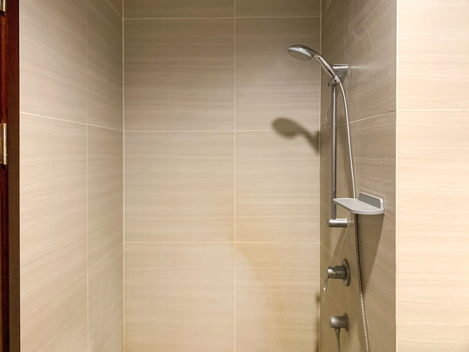 Bathroom 3, Modern And Comfort Design Studio Room At West Vista Apartment, West Jakarta