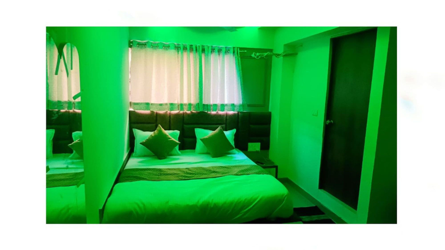 Room 5, Hotel Jay Villa Grand, Ahmadabad