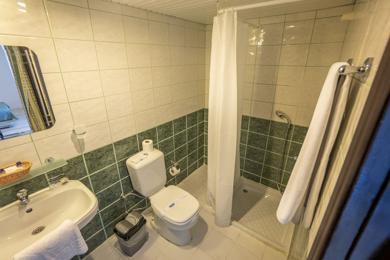 Bathroom 5, Club Hotel Titan, Alanya