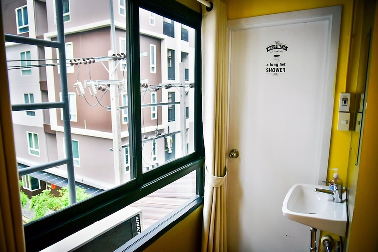 Bathroom 3, ZZZ Hostel - Don Mueang Airport, Don Muang