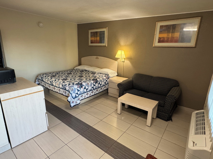 Room 2, American Inn, Brevard