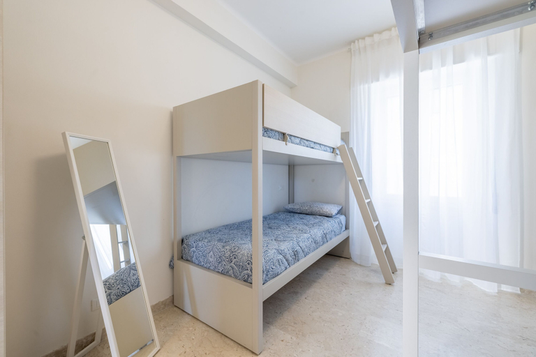Room 3, Next to the Beach by Wonderful Italy, Imperia