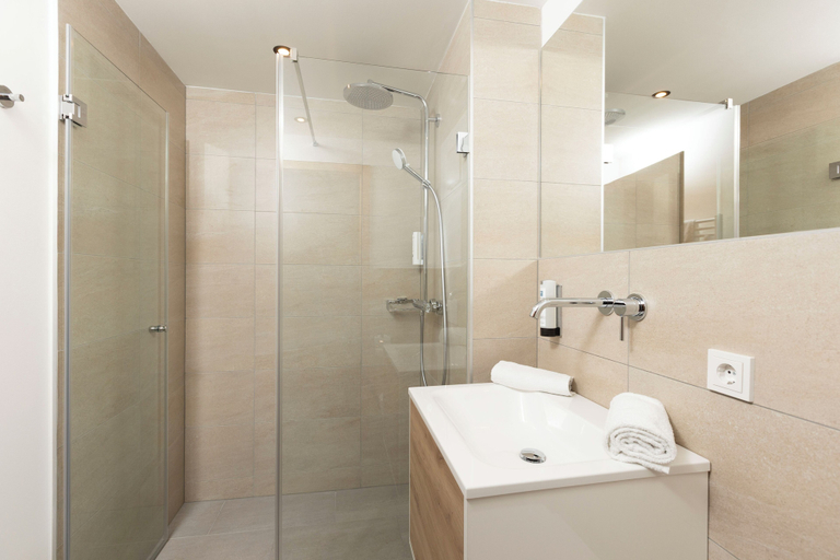 Bathroom 5, Bergresort Berwanger Hof by ALPS RESORTS, Reutte