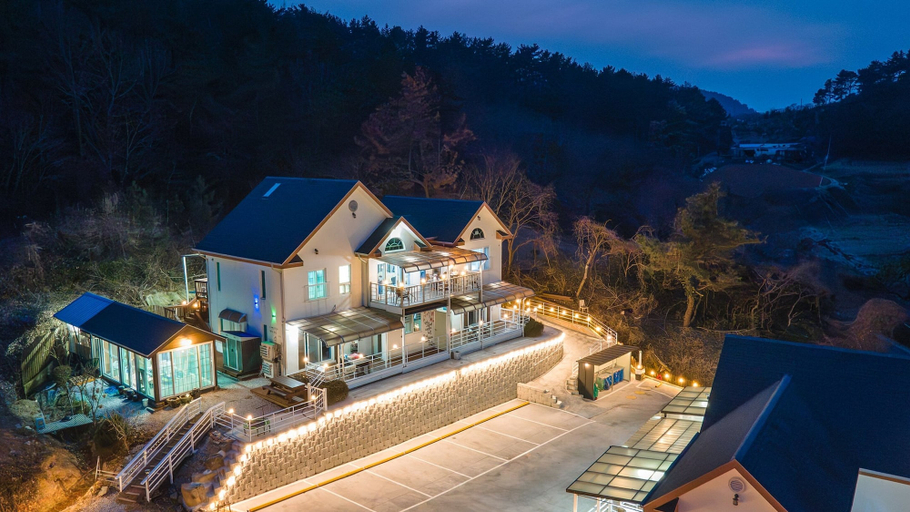 Exterior & Views 2, Yeosu Dulggot Pension, Yeosu