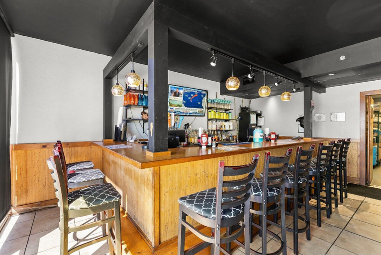 Food & Drinks 5, Tidewater 1802, Bay