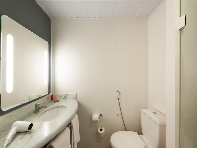 Bathroom 4, ibis Sao Carlos, São Carlos