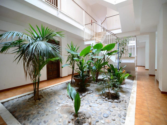 5, Apartment for 5 people with garden, Girona