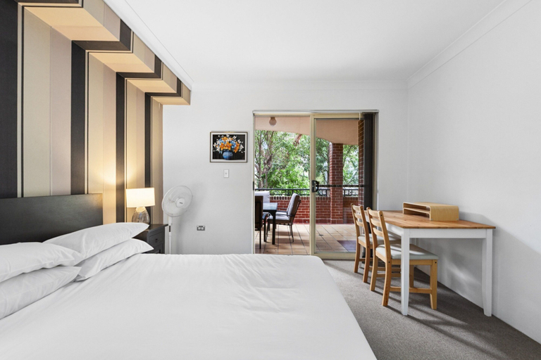 Room 2, Bright Marrickville Flat With Balcony & Parking, Sydney