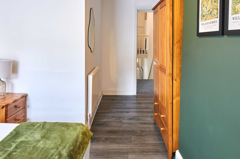 Room 4, Host Stay Bishop House, Sefton