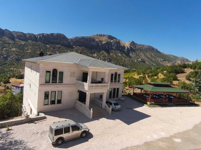 Front of property, Karadut Hotel Nemrut, Gerger