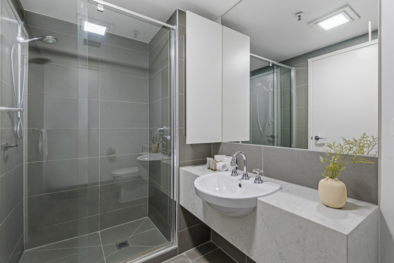 Bathroom 2, Chic Inner-city Stay With Balcony, Melbourne