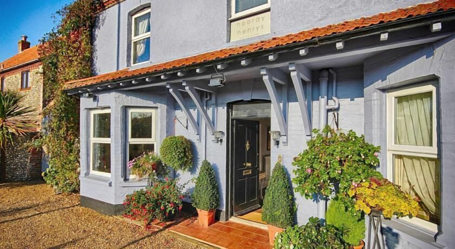 Exterior & Views