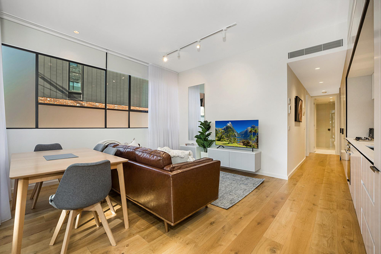 Others 5, Bright Terrace Unit Next to Chapel St Dining, Melbourne