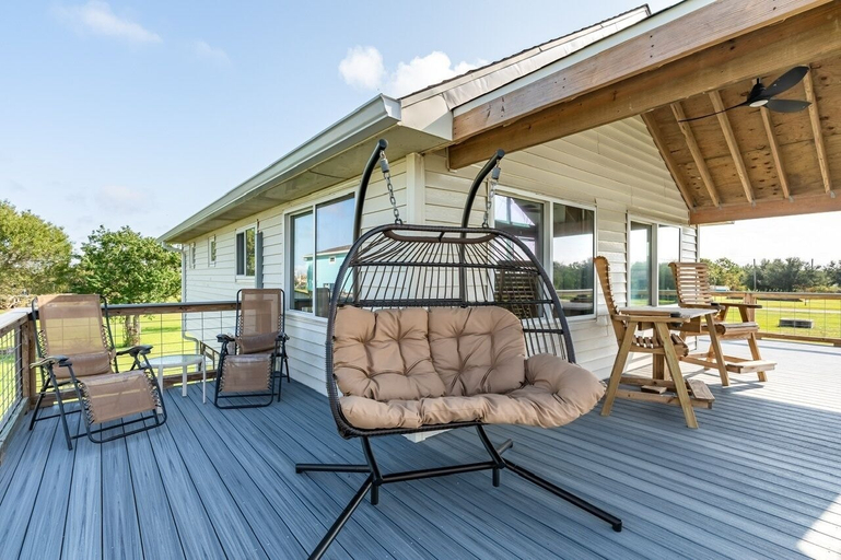Outdoor dining, Lazy Lagoon 1 Bedroom Home, Galveston