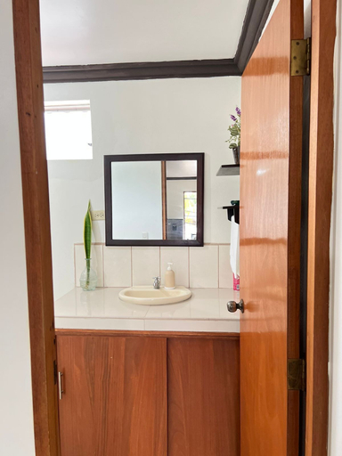 Bathroom 4, Open House, Managua