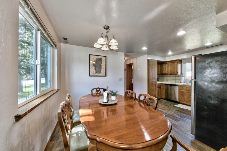 Dining 5, 853p Lakeside Beach 4 Bedroom Home, El Dorado