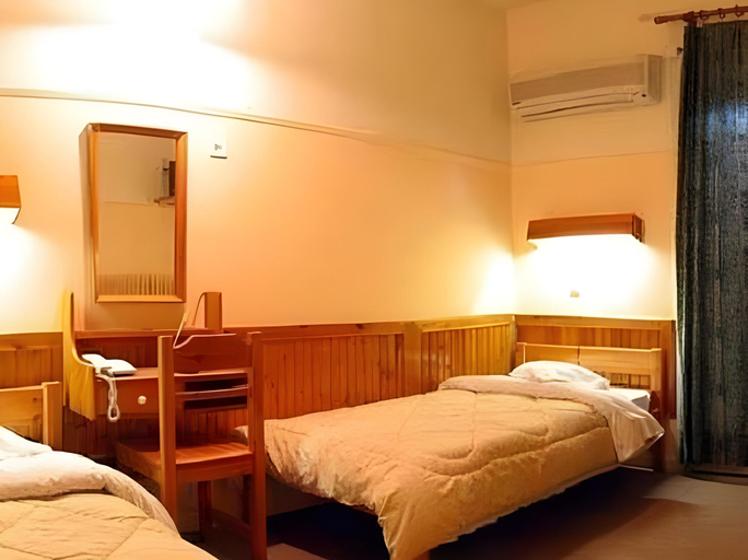 Bedroom 2, Alma, Attica