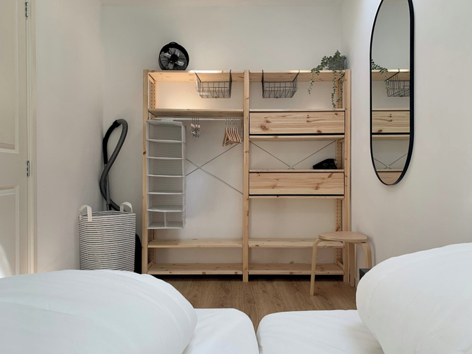 Room 3, Holiday Home in Petten Near the Beach, Zijpe