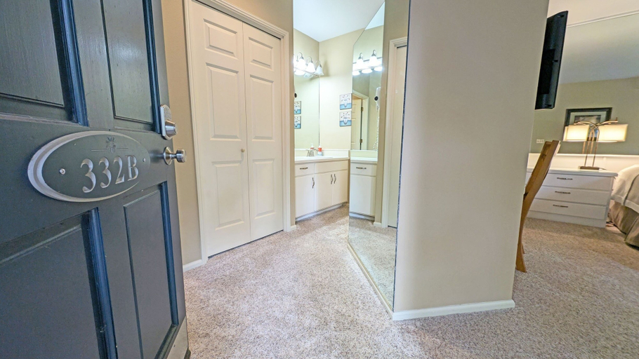 Room 5, Mt Bachelor Village 332 2 Bedroom Condo, Deschutes