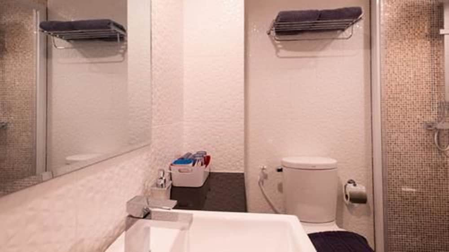 Bathroom, Play Phala Beach Rayong, Ban Chang