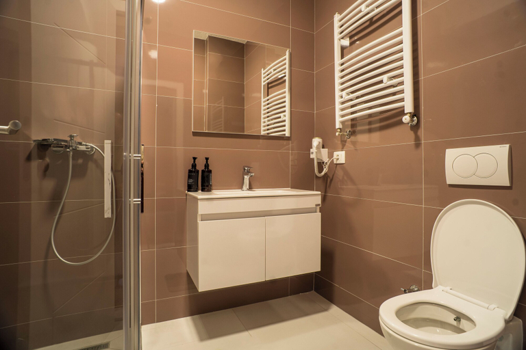 Bathroom 3, Lux Apartments, Priština