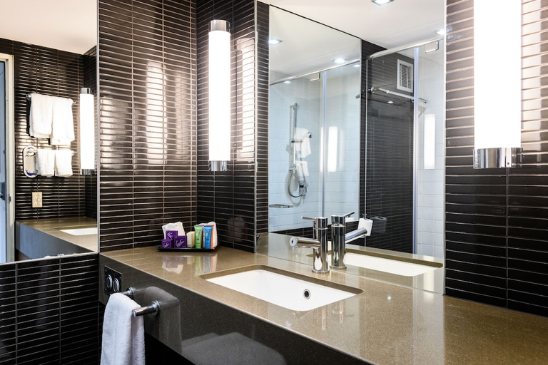 Bathroom 4, Lakeside Hotel and Conference Centre, Sydney