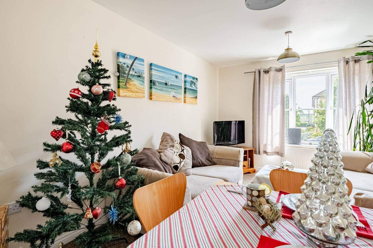 Living area 2, 2 Bed Flat - Sleeps 4 - Pets - Parking - Garden, Portsmouth