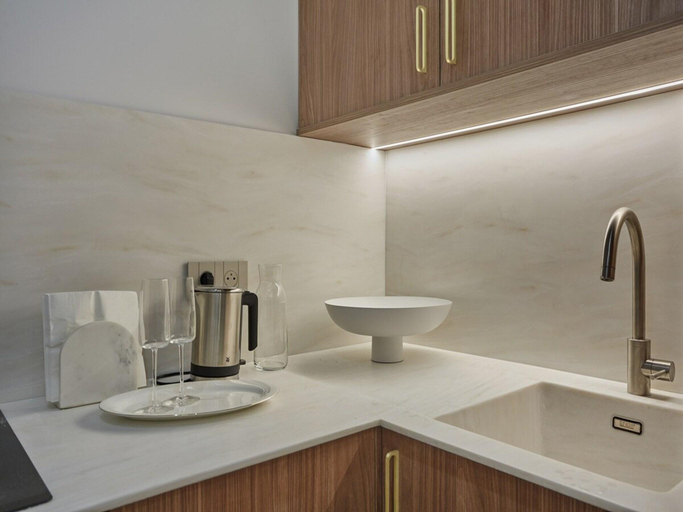 Others 5, Superb AC Apartment Roosevelt Saint Honore, Paris