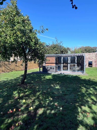Room 2, Glamping Pod With Hot Tub in Orchard, Pembrokeshire