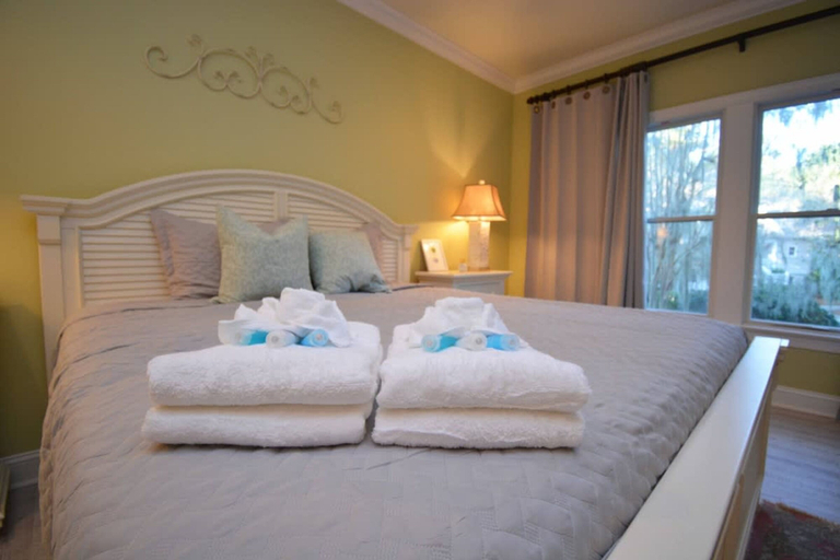 Room 4, Island Time - Pet Friendly and Minutes From Beach, Charleston