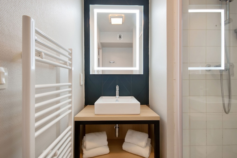 Bathroom 3, Appart City Confort Lille Grand Palais, Nord