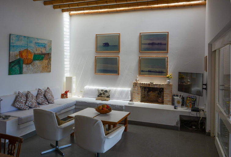 Room 2, w Modern 5BR With Private Pool in Paracas, Pisco