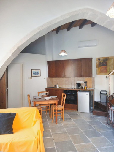 Room 5, Traditional Cozy Retreat, Larnaca